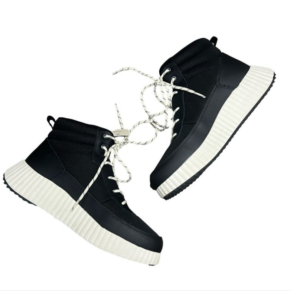 Universal Thread Shyla Platform Black Hiker Boot with Cream Soles